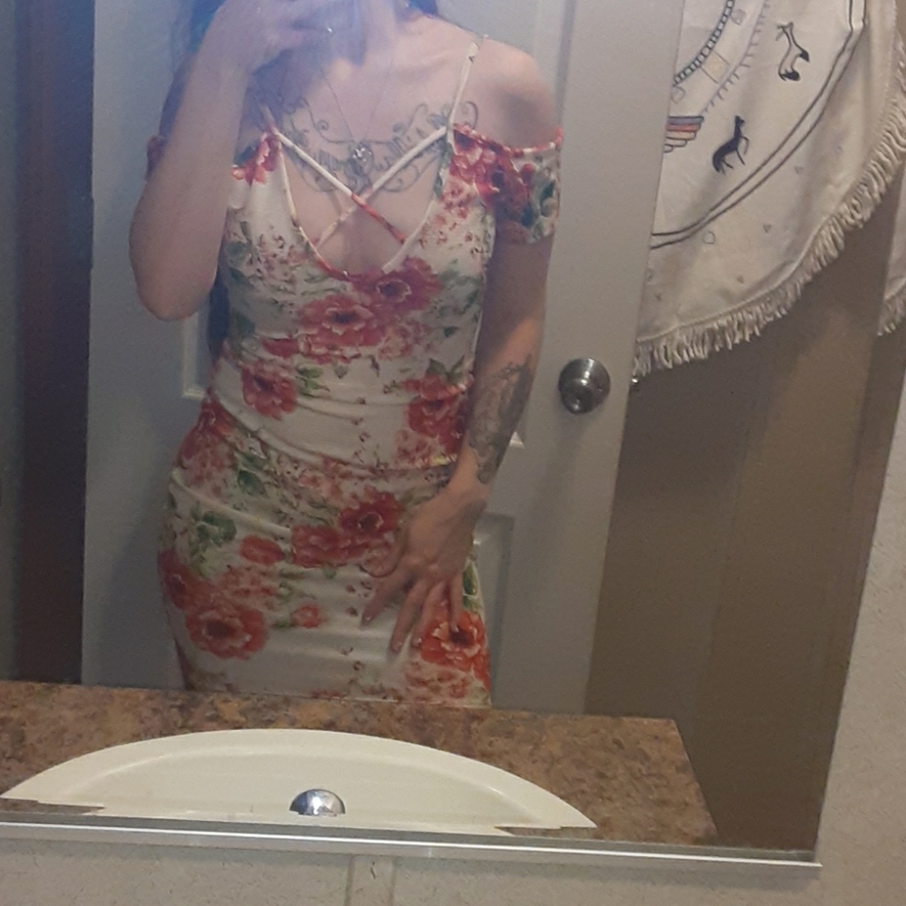 Dress - Picture 3 of 3
